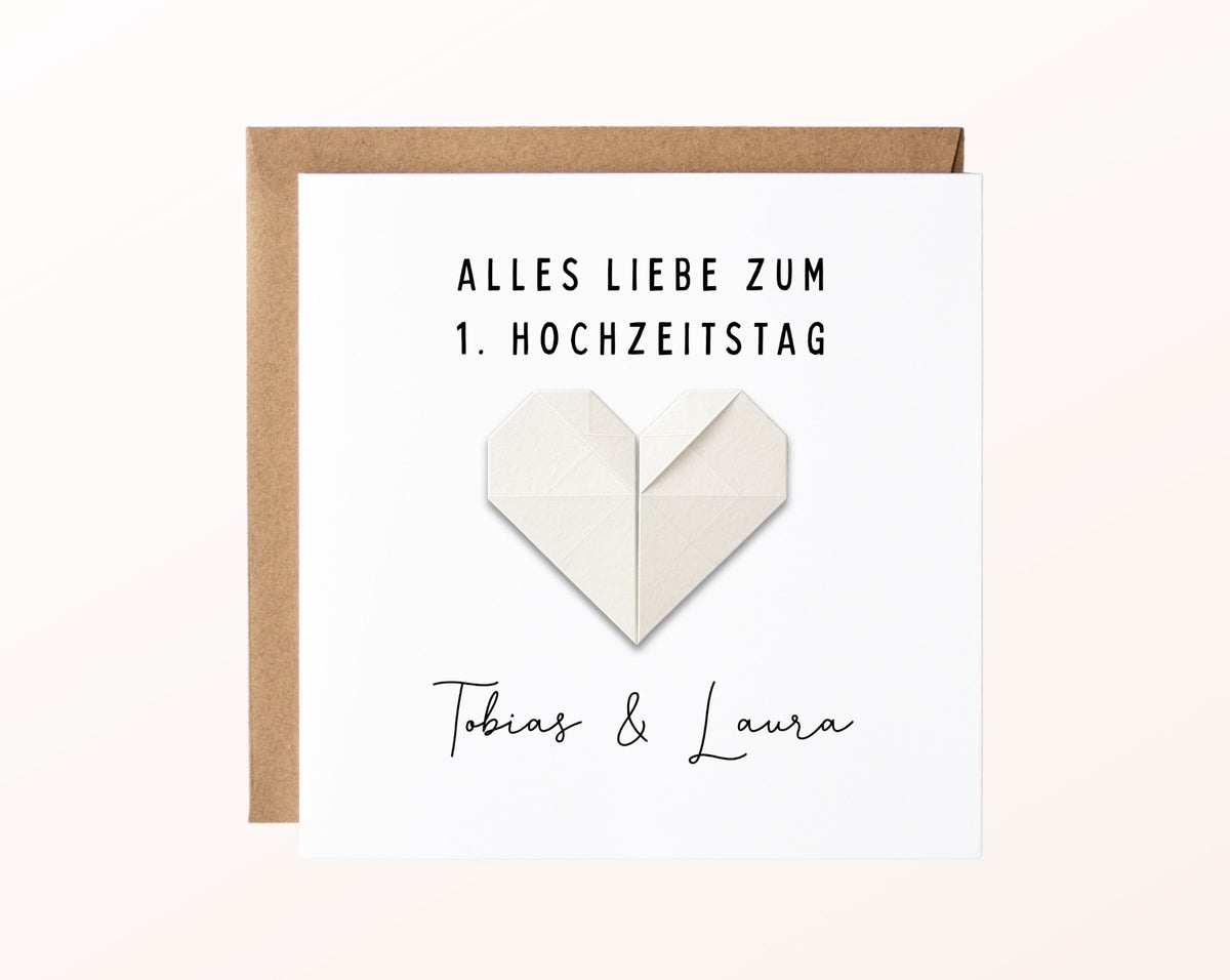 Personalisierte Karte zum 1. Hochzeitstag mit gedrucktem Papierherz und Kraftpapierumschlag